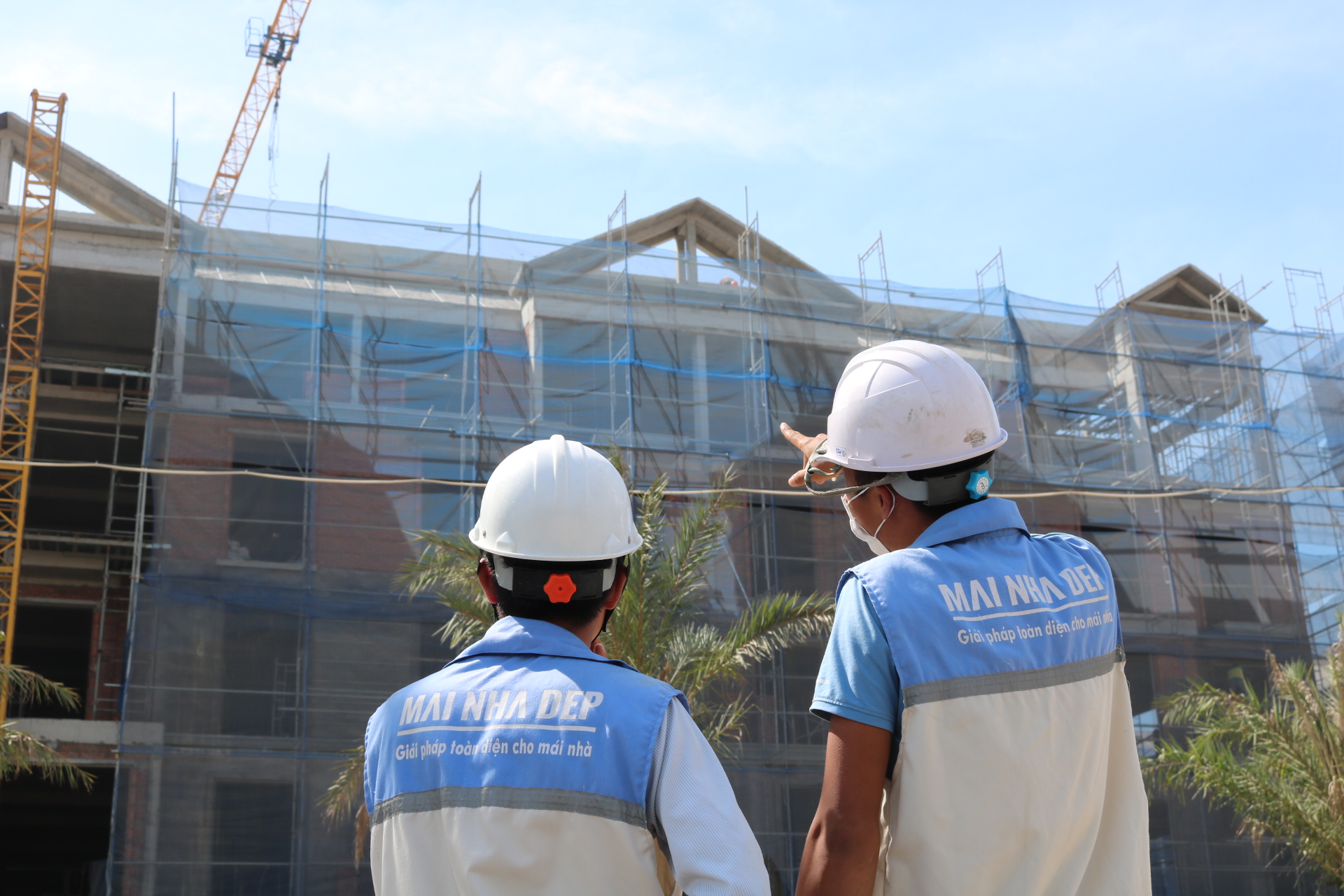 ly-do-ban-nen-chon-mai-nha-dep-lam-nha-thau-thi-cong-mai-ngoi